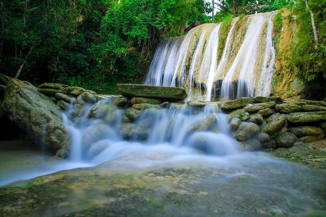 Curug Pulosari Ini Memadukan Keindahan Air Terjun Di Balik